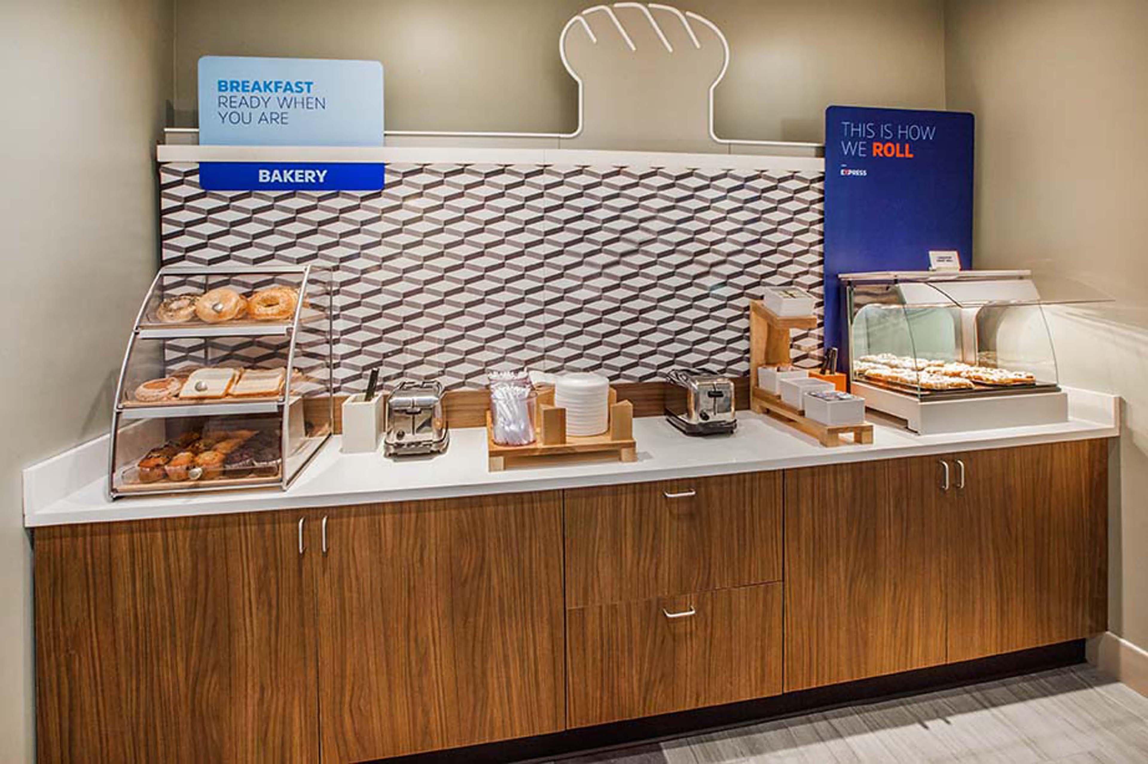 Holiday Inn Express & Suites Charleston Dwtn -Westedge By Ihg Extérieur photo