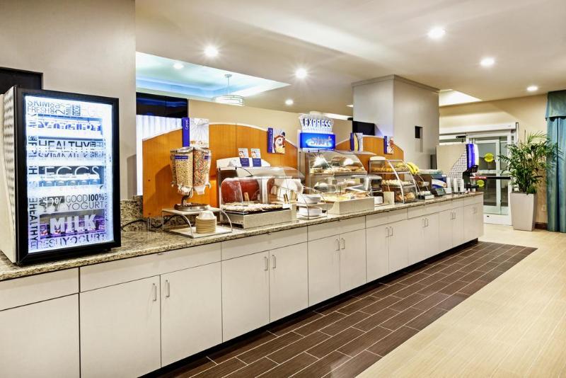Holiday Inn Express & Suites Charleston Dwtn -Westedge By Ihg Extérieur photo